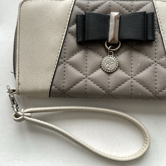 Jessica Simpson wallet - Picture 5 of 5